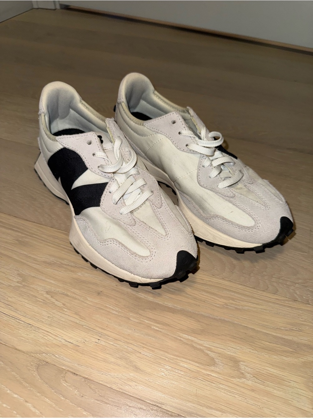 New Balance 327 sneakers